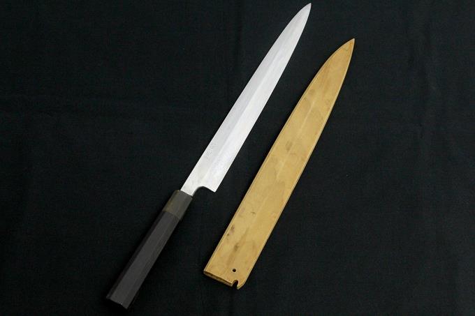伯井實 柳刃包丁 尺一 水焼 本焼 水牛黒檀八角柄 白鞘付 O837-2L3B 