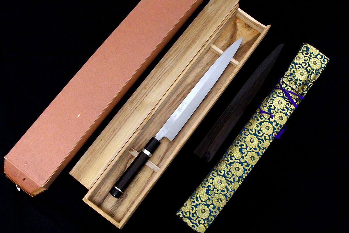 柳刃包丁 尺一 本焼 純日本鋼 銀巻柄 鞘・袱紗・箱付 λA4221-2L4 | 正本総本店 | 包丁-アキバ流通
