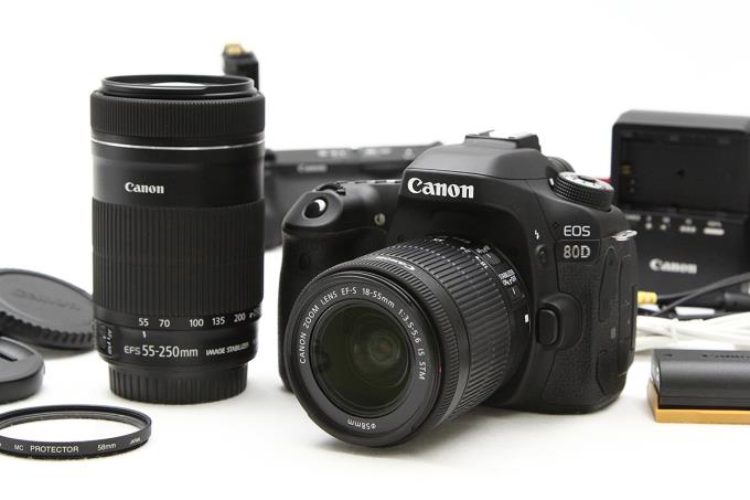 EOS80Dボディ中古キャノンEOS 80D 社外バッテリーグリップ　レンズ付き