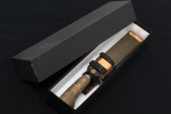 アウトドア その他 剣鉈 180mm 槌目ダマスカス ツバ付ハンドル 木鞘バンド付・箱付 【O519 