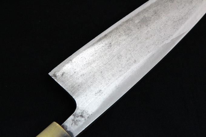 特製 別打 鍛造 出刃包丁 六寸 霞 白鋼 変わり水牛朴栗型柄 O707-2L1A 
